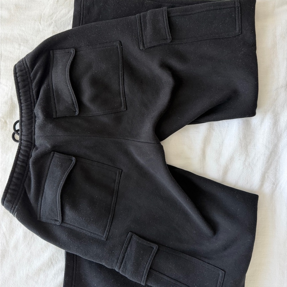 Aritzia Black Cargo Sweatpants